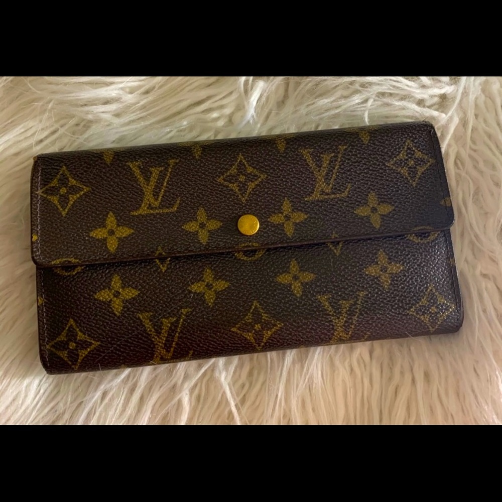 Louis Vuitton Monogram Sarah Wallet